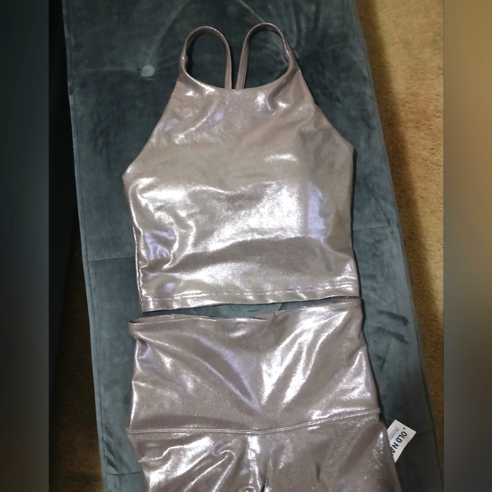 Set of sports bra and leggings